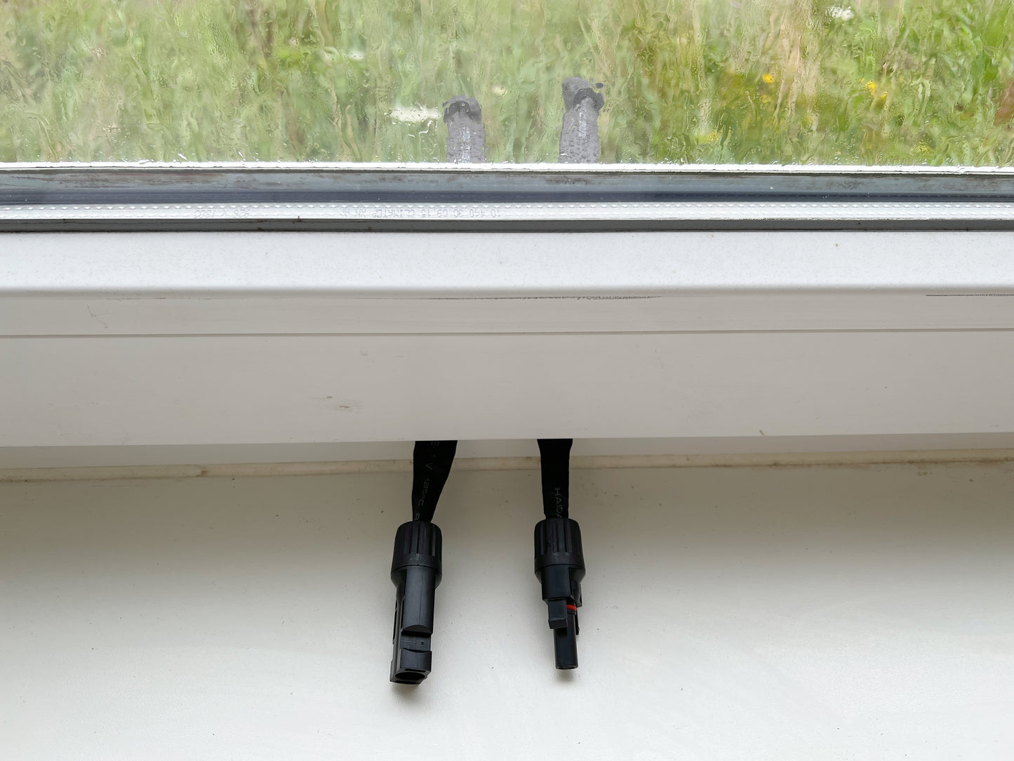 Flache Solarkabel MC4 Fensterdurchführung 6mm² Flachkabel PV Kabel für Balkonkraftwerk 2 Stück